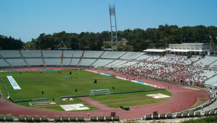 Estádio do Jamor por Koshelyev_ Obra do próprio_ Licenciado sob CC BY-SA 3.0, via Wikimedia Commons
